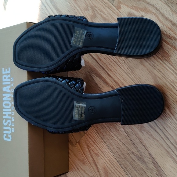 Cushionaire Memory Foam Nerida Black Heeled Sandals, size 8.5M - Picture 3 of 6